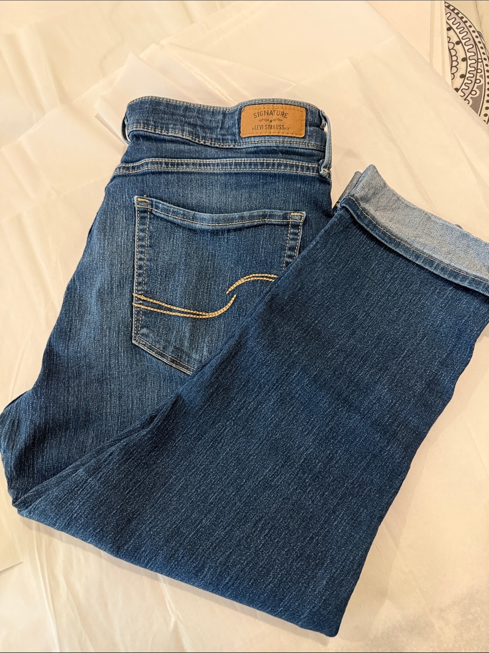 Signature by Levi Strauss Women's Indigo capri Jeans